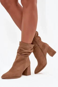 Botki Z Naturalnego Zamszu Ocieplane Na Słupku Z Marszczeniem Zazoo 4216 Beżowe