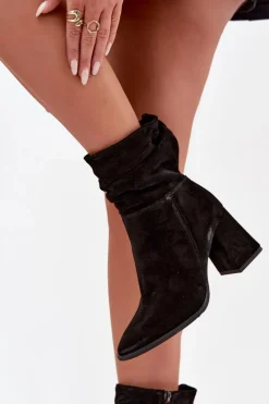 Botki Z Naturalnego Zamszu Ocieplane Na Słupku Z Marszczeniem Zazoo 4216 Czarne