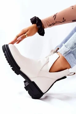 Botki Z Wycięciem Na Suwak Białe Corano