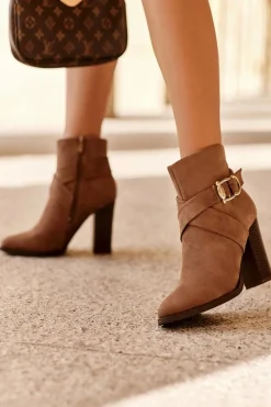 Botki Zamszowe Na Słupku Z Klamrą Brązowe Eftane