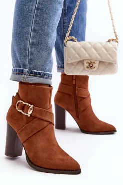 Botki Zamszowe Na Słupku Z Klamrą Camel Eftane