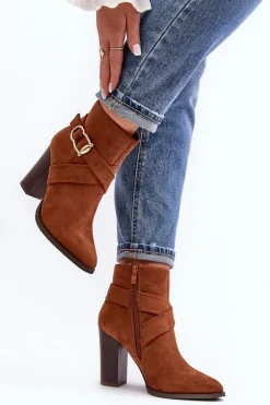 Botki Zamszowe Na Słupku Z Klamrą Camel Eftane