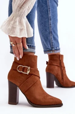 Botki Zamszowe Na Słupku Z Klamrą Camel Eftane
