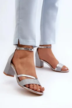 Brokatowe Sandały Damskie Na Niskim Słupku Srebrne Ploemis