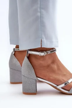 Brokatowe Sandały Damskie Na Niskim Słupku Srebrne Ploemis