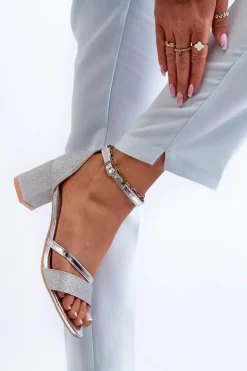 Brokatowe Sandały Damskie Na Niskim Słupku Srebrne Ploemis