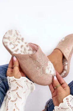 Błyszczące Kapcie Damskie Różowe Geraja