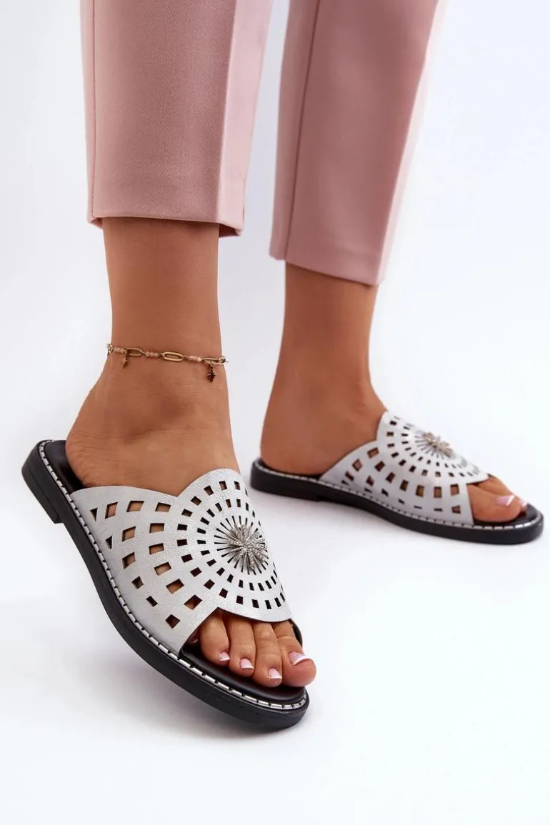 Błyszczące Klapki Damskie Na Płaskim Obcasie Z Ozdobą Srebrne Ebirena