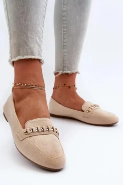 Błyszczące Mokasyny Damskie Z Łańcuchem Beżowe Aredilla