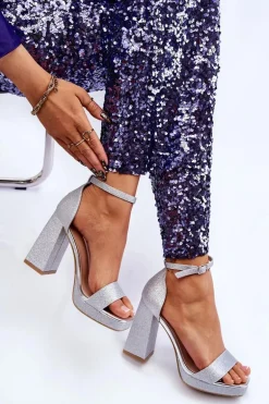 Błyszczące Sandałki Na Masywnym Obcasie Srebrne Calmi