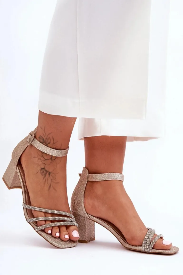 Błyszczące Sandałki Na Obcasie Złote Enenor