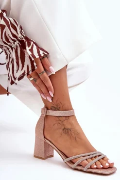 Błyszczące Sandałki Na Obcasie Beżowe Enenor