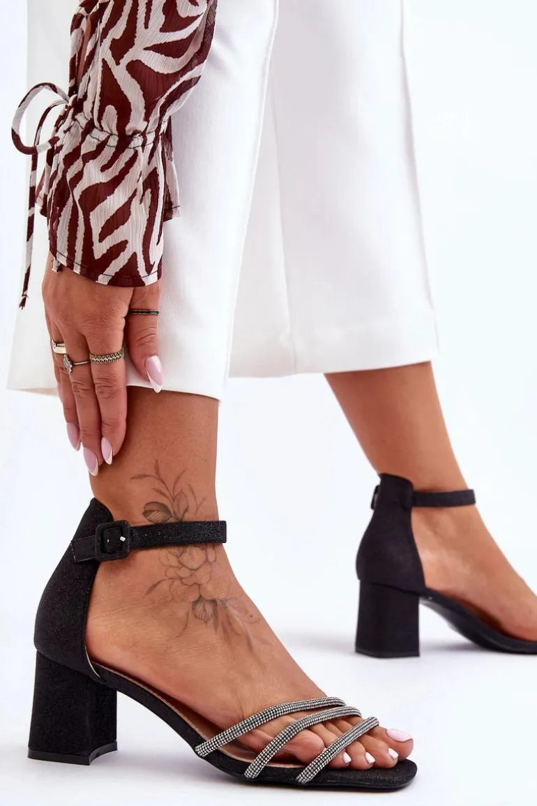 Błyszczące Sandałki Na Obcasie Czarne Enenor