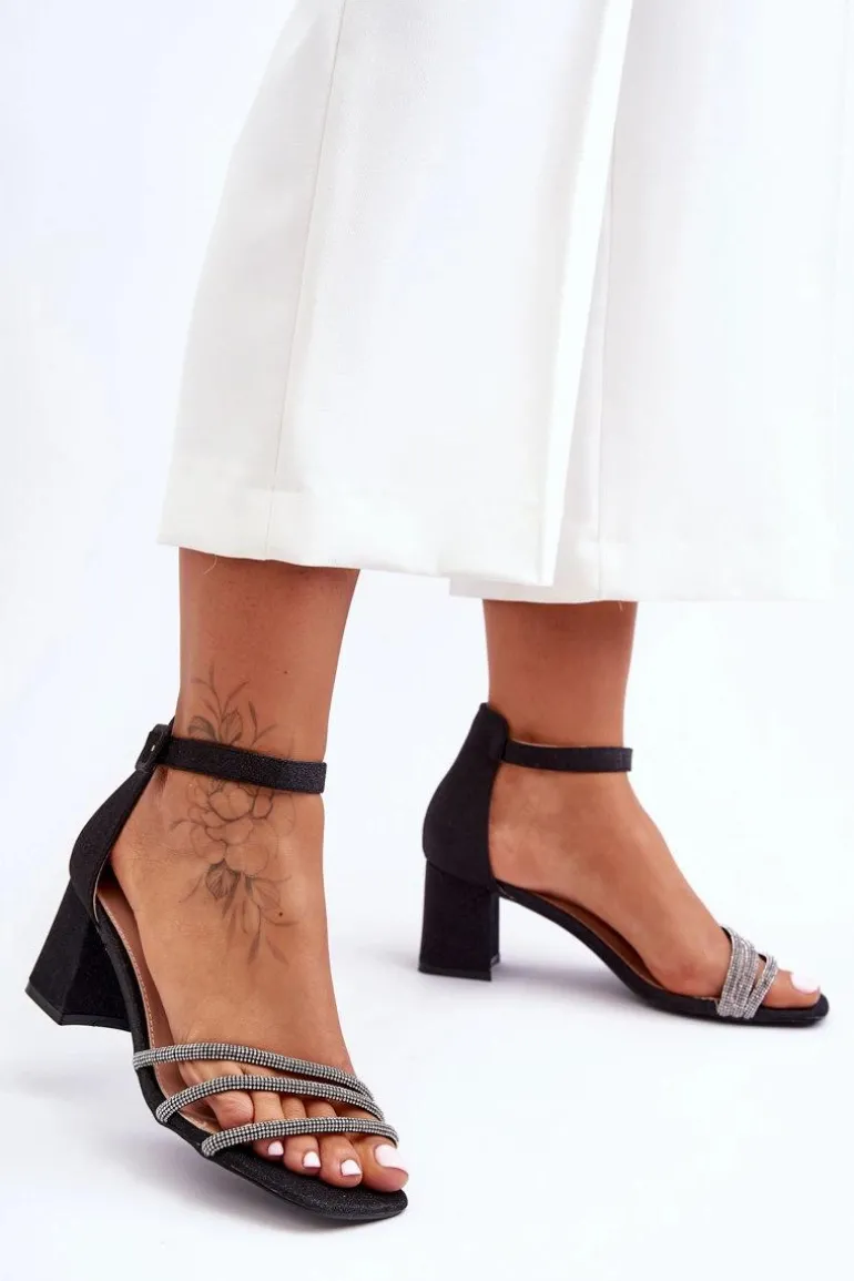 Błyszczące Sandałki Na Obcasie Czarne Enenor