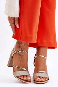 Błyszczące Sandały Na Obcasie Złote Alicia