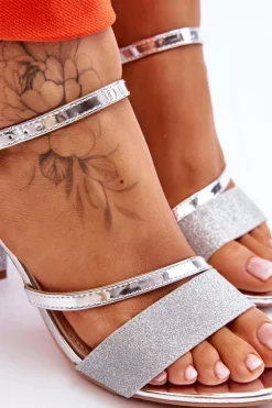 Błyszczące Sandały Na Obcasie Srebrne Alicia