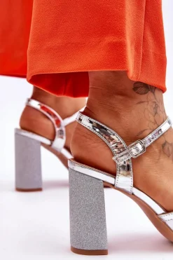 Błyszczące Sandały Na Obcasie Srebrne Alicia