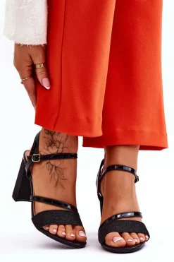 Błyszczące Sandały Na Obcasie Czarne Alicia