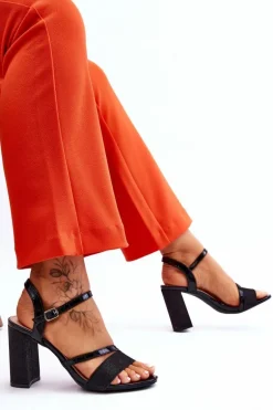 Błyszczące Sandały Na Obcasie Czarne Alicia