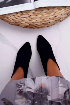 Czarne Eleganckie Zamszowe Botki na Słupku Laura Messi 2047