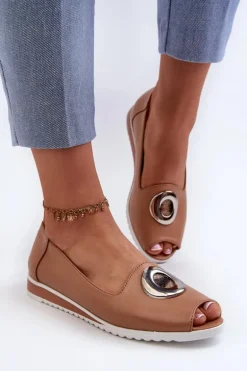 Czółenka Damskie Z Ozdobą Eko Skórzane Ciemnobeżowe Biolita