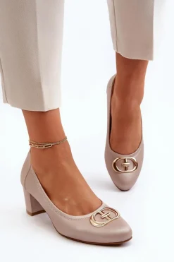 Czółenka Na Niskim Słupku Z Ozdobą Beżowe Aeliris