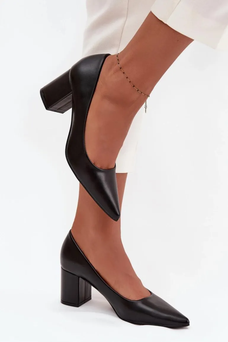 Czółenka Na Słupkowym Obcasie Ze Szpiczastymi Noskami Czarne Ryvessa