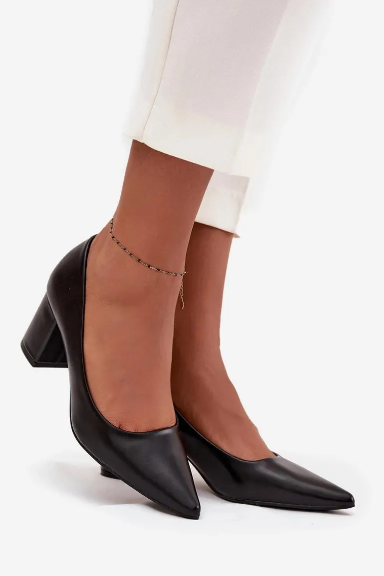 Czółenka Na Słupkowym Obcasie Ze Szpiczastymi Noskami Czarne Ryvessa