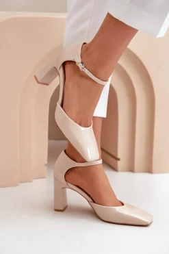 Czółenka Na Słupku Z Lakierowanej Eko Skóry Beżowe Emindria