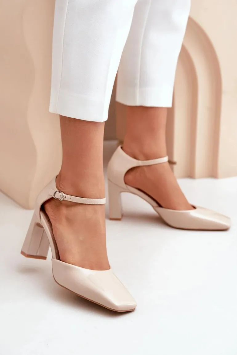 Czółenka Na Słupku Z Lakierowanej Eko Skóry Beżowe Emindria