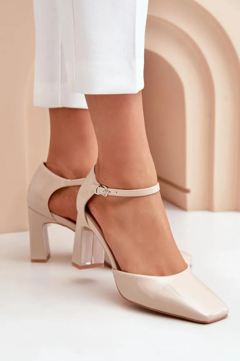 Czółenka Na Słupku Z Lakierowanej Eko Skóry Beżowe Emindria