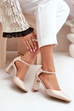 Czółenka Na Słupku Z Lakierowanej Eko Skóry Beżowe Emindria