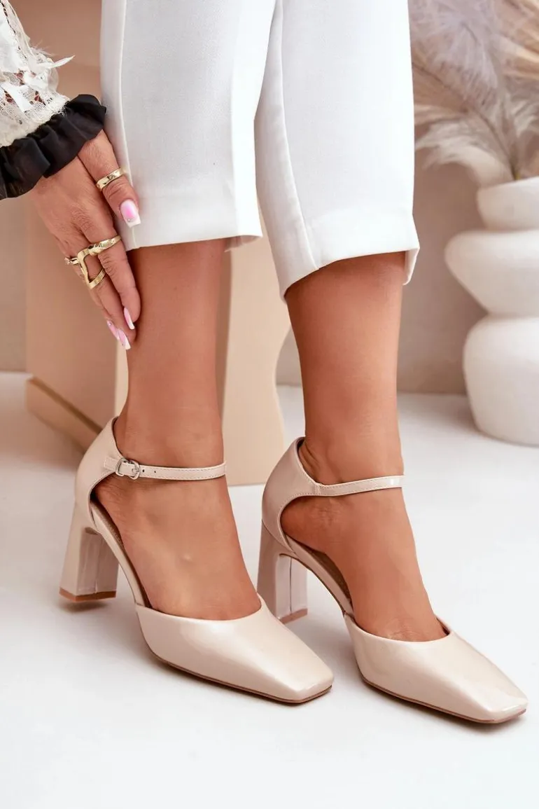 Czółenka Na Słupku Z Lakierowanej Eko Skóry Beżowe Emindria