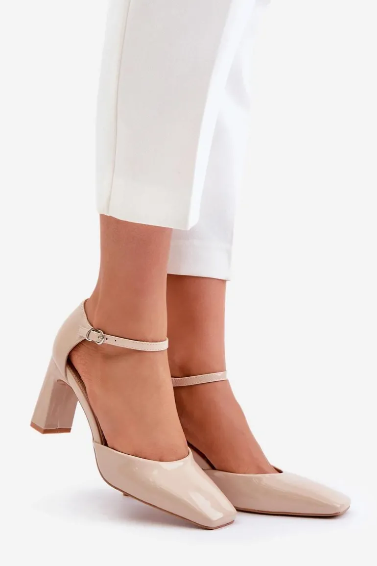 Czółenka Na Słupku Z Lakierowanej Eko Skóry Beżowe Emindria