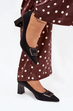 Czółenka Na Słupku Z Ozdobną Klamrą Czarne Seriva