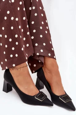 Czółenka Na Słupku Z Ozdobną Klamrą Czarne Seriva