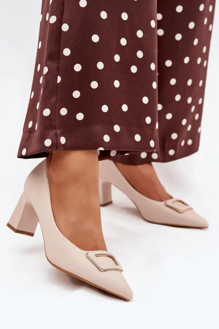 Czółenka Na Słupku Z Ozdobną Klamrą Beżowe Seriva