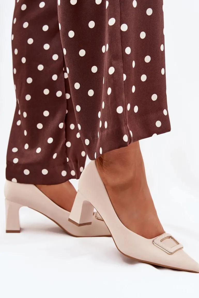 Czółenka Na Słupku Z Ozdobną Klamrą Beżowe Seriva