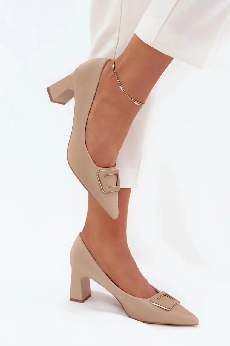 Czółenka Na Słupku Z Ozdobną Klamrą Nude Seriva