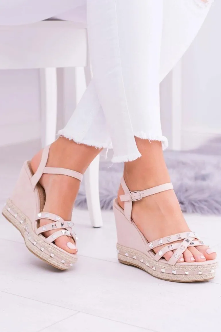 Damskie Beżowe Sandały Na Koturnie Ćwieki Amare