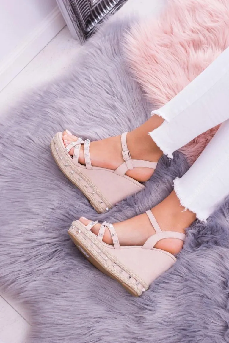 Damskie Beżowe Sandały Na Koturnie Ćwieki Amare