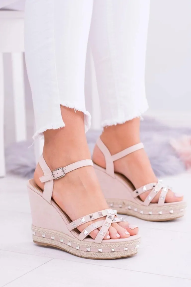 Damskie Beżowe Sandały Na Koturnie Ćwieki Amare