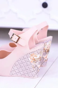 Damskie Beżowe Sandały Na Koturnie Nemesis