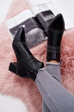 Damskie Botki Na Słupku W Szpic Z Nitami Czarne Primma