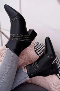 Damskie Botki Na Słupku W Szpic Z Nitami Czarne Primma