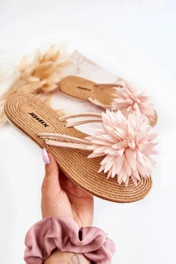 Damskie Klapki Japonki Z Materiałową Ozdobą Jasnoróżowe Eviana