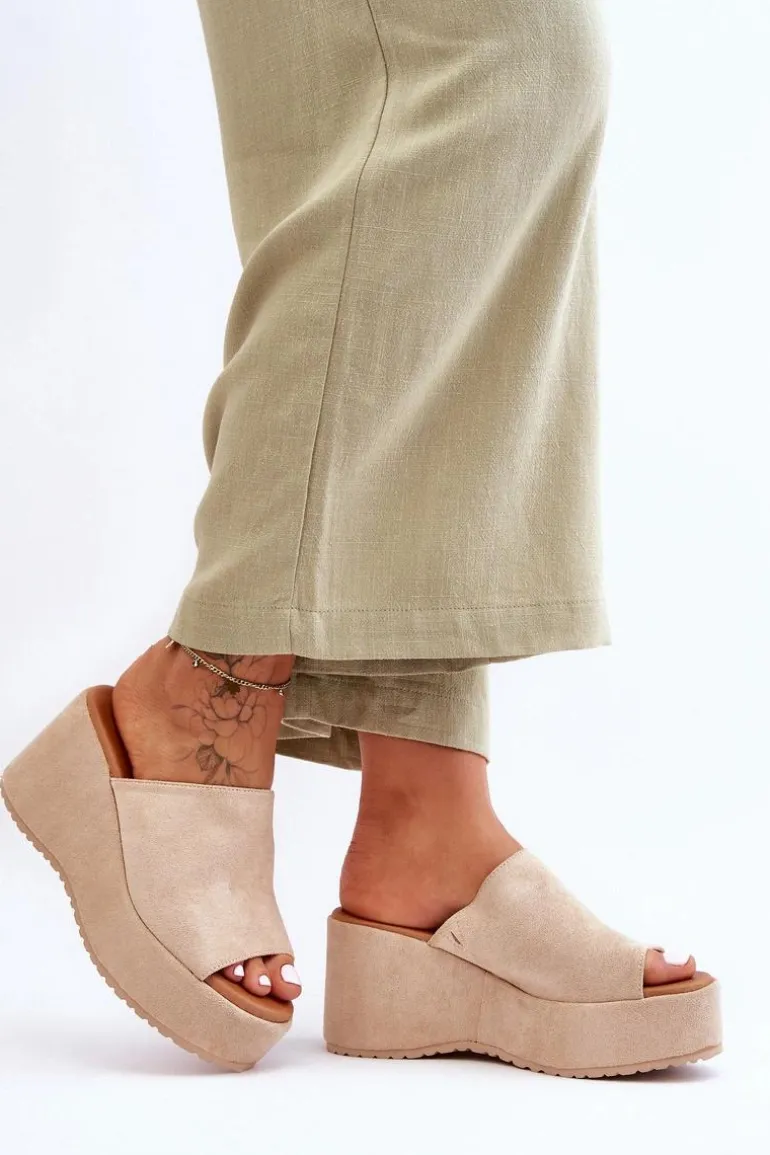 Damskie Klapki Na Masywnej Platformie Beżowe Martina