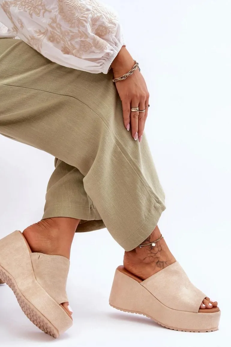 Damskie Klapki Na Masywnej Platformie Beżowe Martina