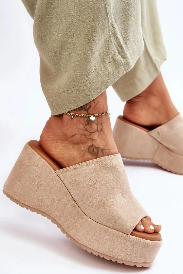 Damskie Klapki Na Masywnej Platformie Beżowe Martina