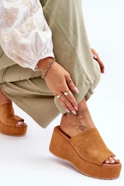 Damskie Klapki Na Masywnej Platformie Camel Martina